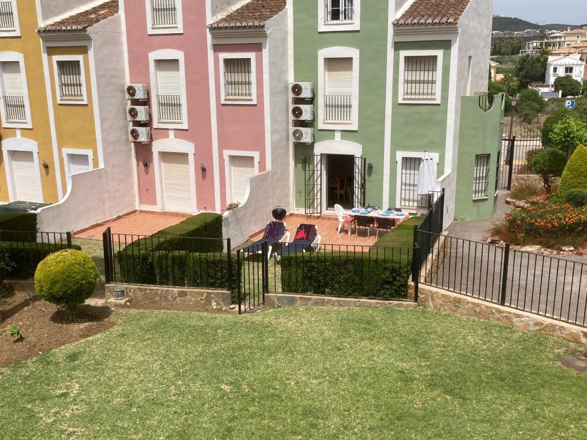 3 Storey Townhouse - Costa Del Sol Баия-де-Касарес Экстерьер фото